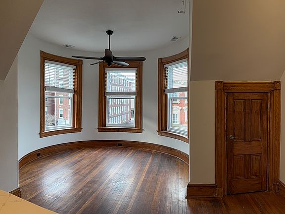 3rd image of 1000 W Franklin St #7