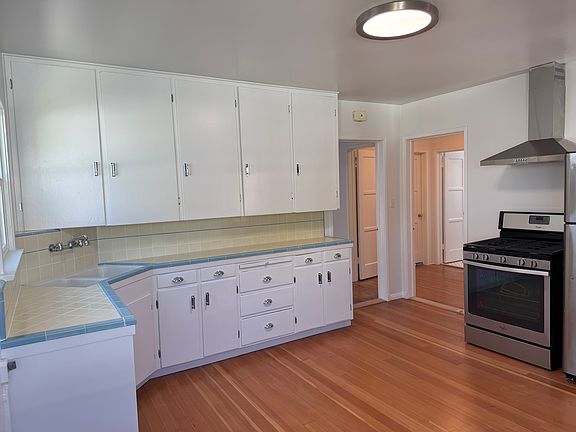 5th image of 6052 S Greenleaf Ave #A