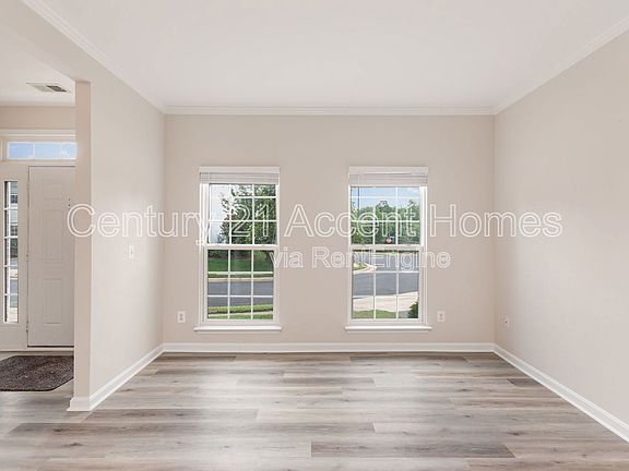 4th image of 21449 Humbolt Sq
