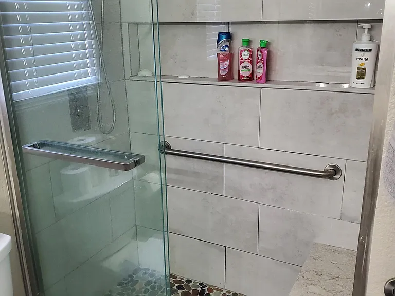 Guest Full Bathroom