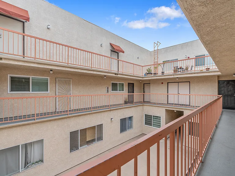 2310 N Fairview St #210 — Photo 31