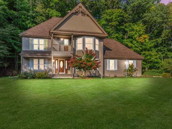 2110 Hollow CIRCLE, West Bend, WI 53090