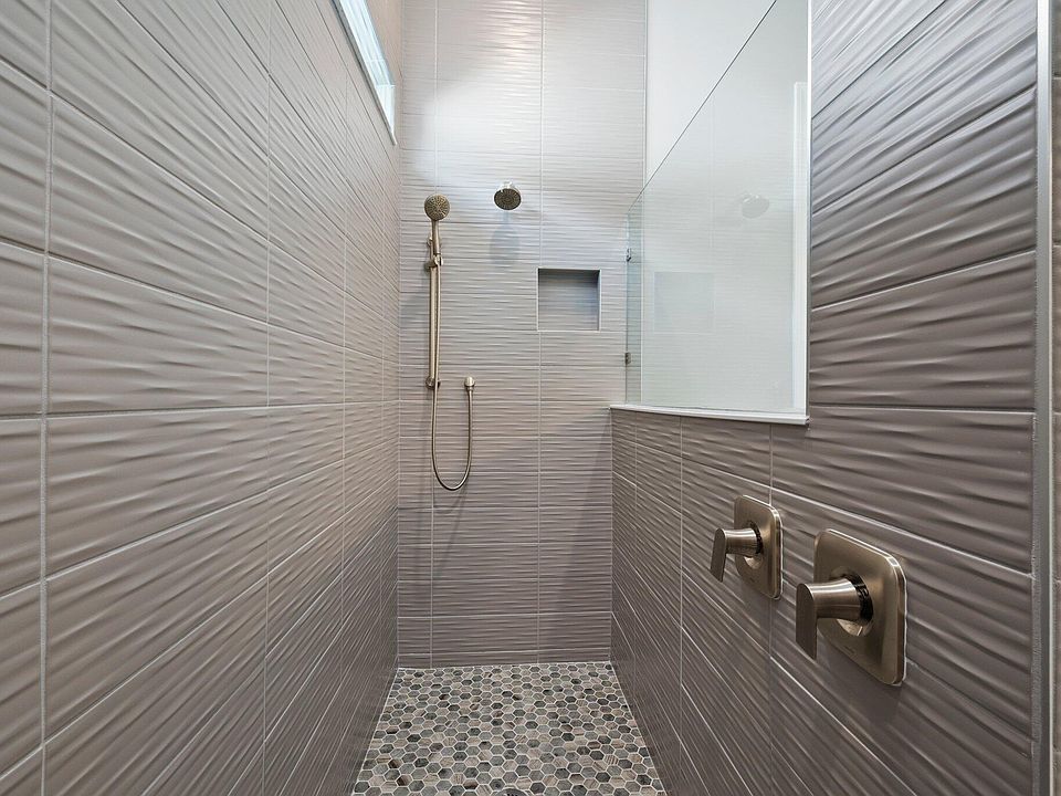 1st image of 655 SE Boboli Way