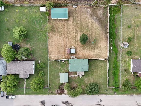 3rd image of 106 North Dr