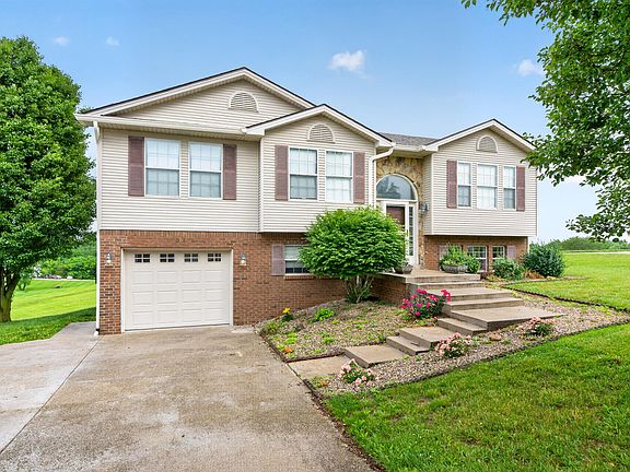3rd image of 1084 Breezy Ln