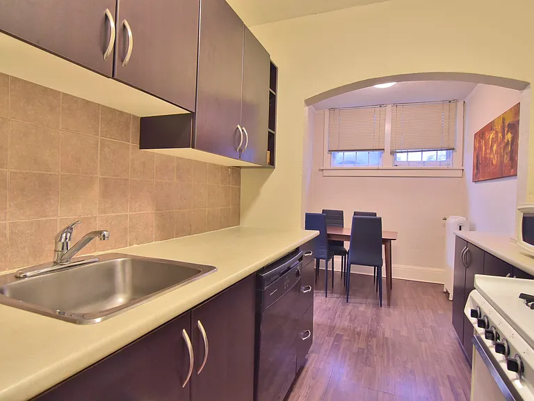 935 Jervis St #18 — Photo 11