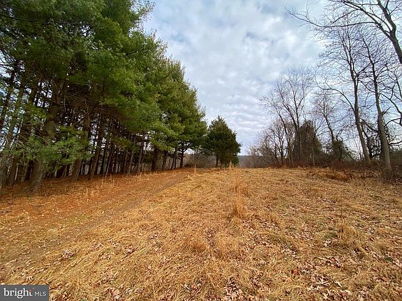 5th image of 2040 Hoffmaster Rd