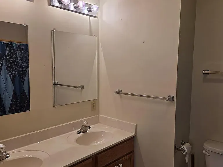 415 W King St — Photo 11