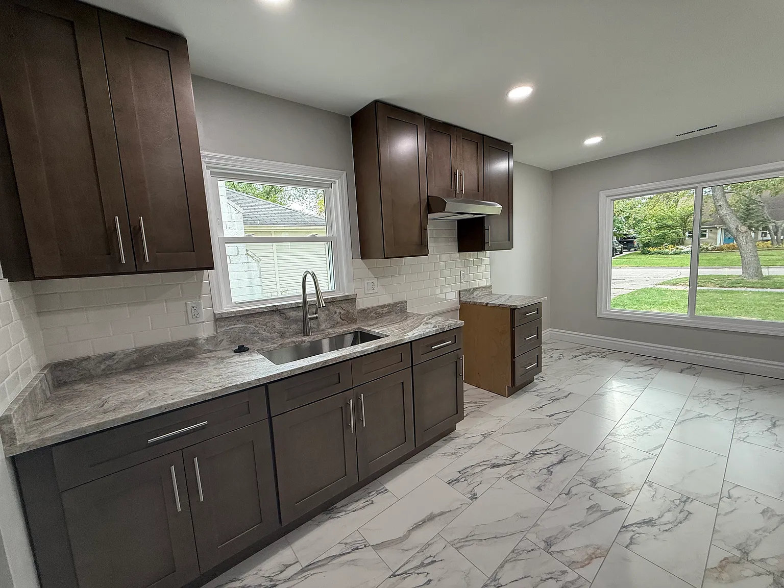 3 bed, 1104 sqft, $1,700 — Photo 4