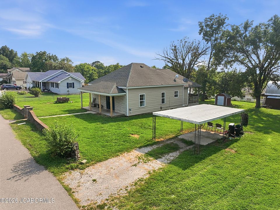 1st image of 427 Lombar St