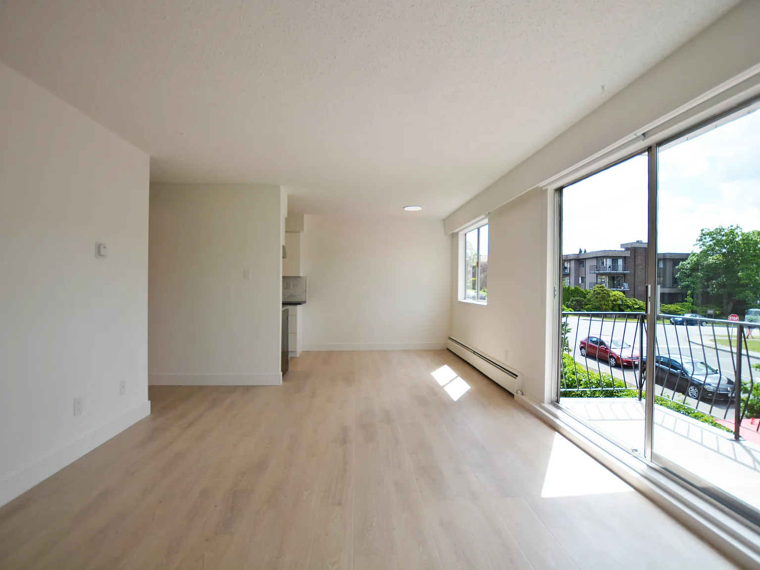 1 bed, 670 sqft, $2,095 — Photo 3