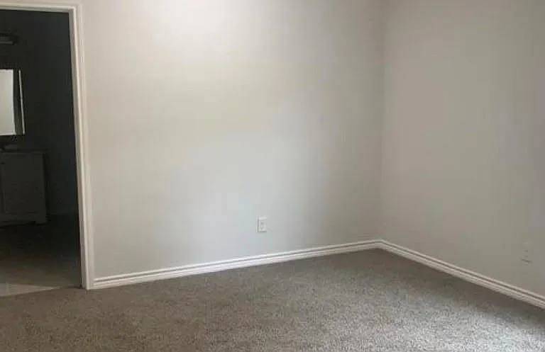 11 Oak Plz — Photo 12