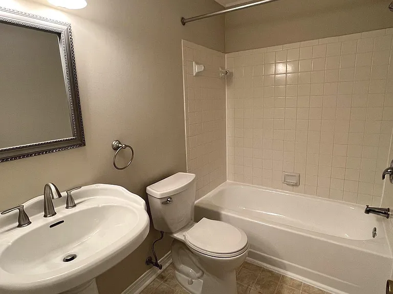18130 Chalet Dr #8-303 — Photo 14