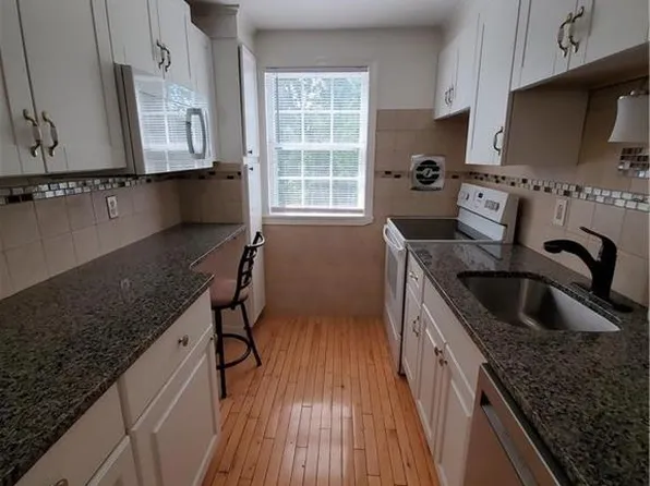 505 Burnside Ave APT B9, East Hartford, CT 06108
