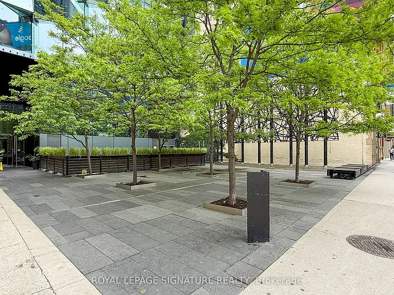 224 King St W #1406 — Photo 23