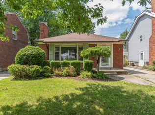 1749 Brys Dr, Grosse Pointe Woods, MI 48236