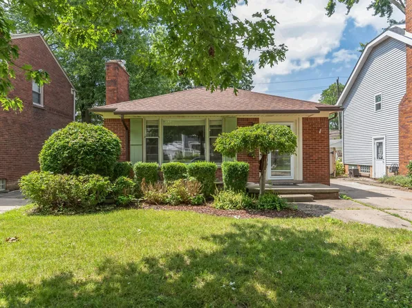 1749 Brys Dr, Grosse Pointe Woods, MI 48236