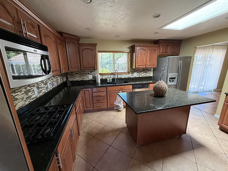 8521 James Ave NE — Photo 2