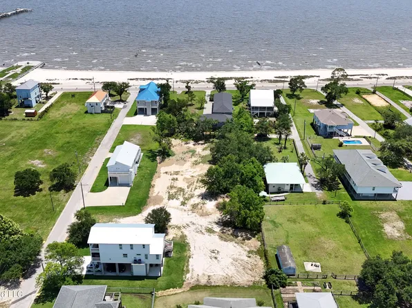 109 Saint Joseph St, Waveland, MS 39576