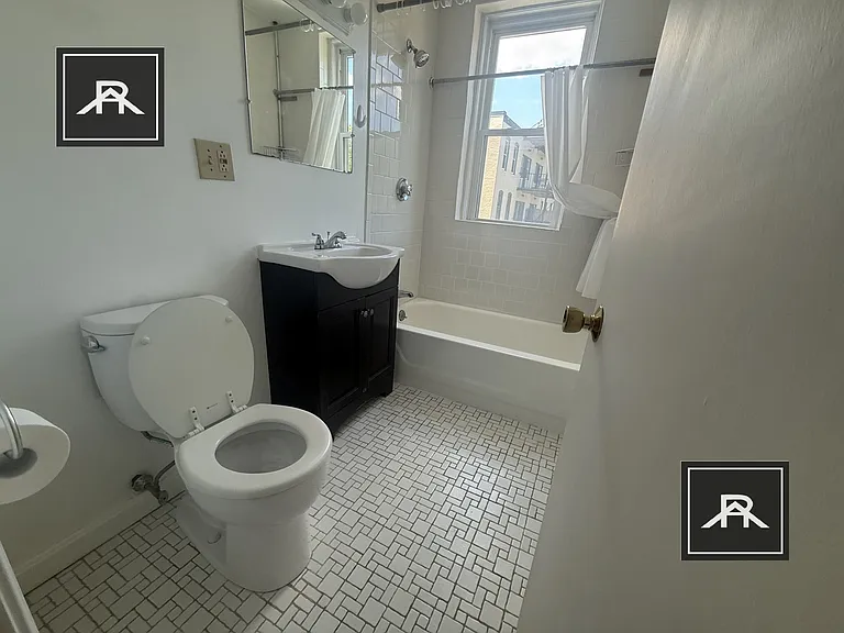 1421 Commonwealth Ave #303 — Photo 5