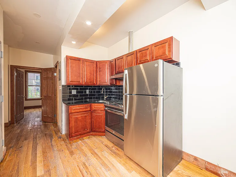 1412 De Kalb Ave #3R — Photo 3