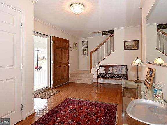 3rd image of 6735 Hartwood Ln