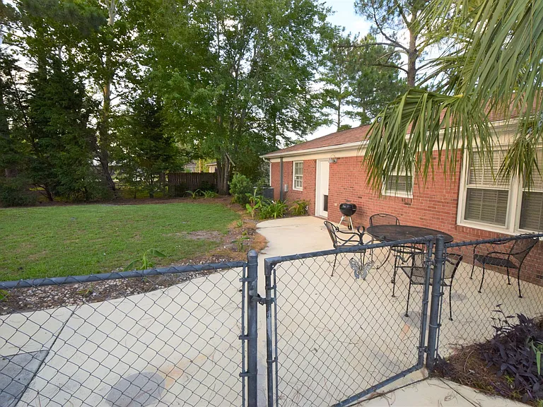 617 Plymouth Dr — Photo 18