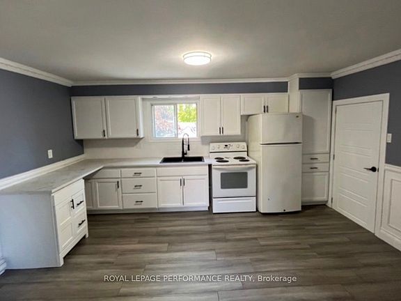 4th image of 301 3rd St W