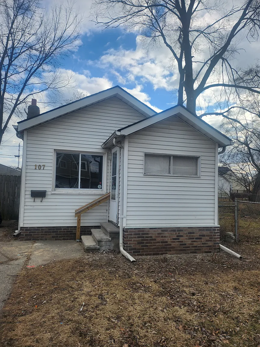 107 W George Ave photo 1