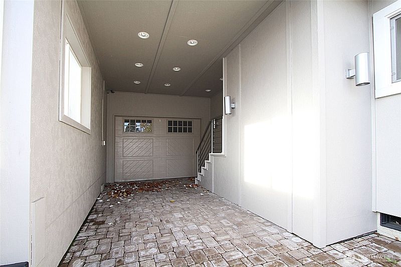 4th image of 8011 Aurora Avenue N
