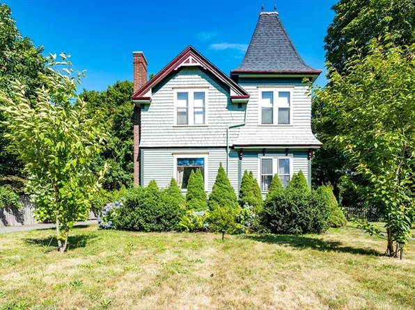 640 Gardners Neck Rd, Swansea, MA 02777