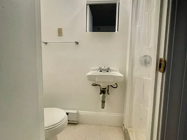405 Beacon St #A — Photo 4