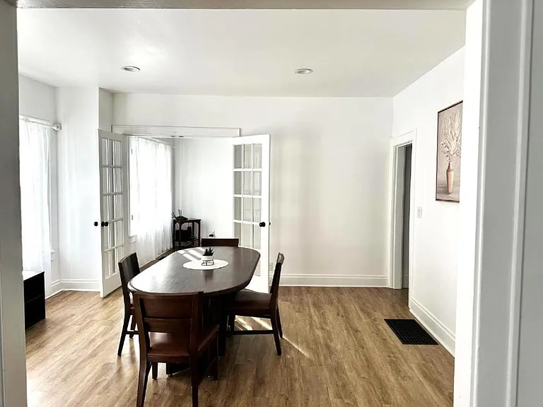 705 Bedford Ave — Photo 8