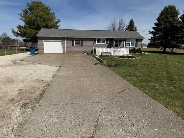 6395 Easton St NE, Louisville, OH 44641