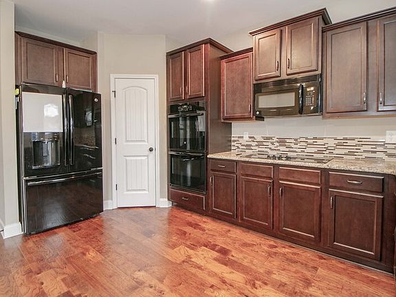 5th image of 3338 N Henderson Way