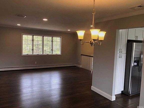 3rd image of 30 Clematis St