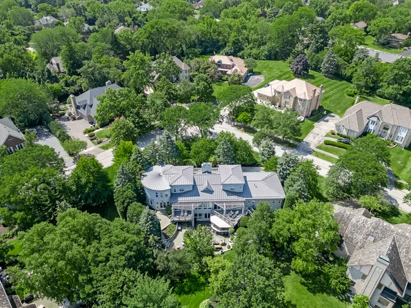 125 Circle Ridge Dr, Burr Ridge, IL 60527