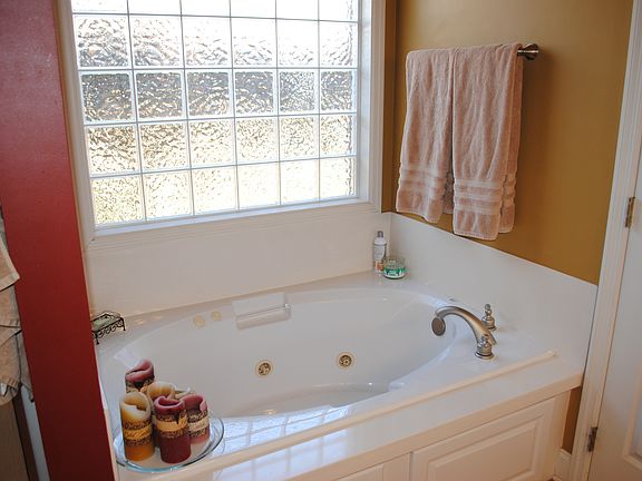 Jetted tub in Master Bath