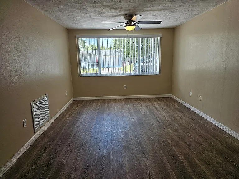 3521 Allandale Dr — Photo 12