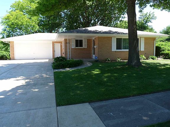 2nd image of 620 Parkside Dr