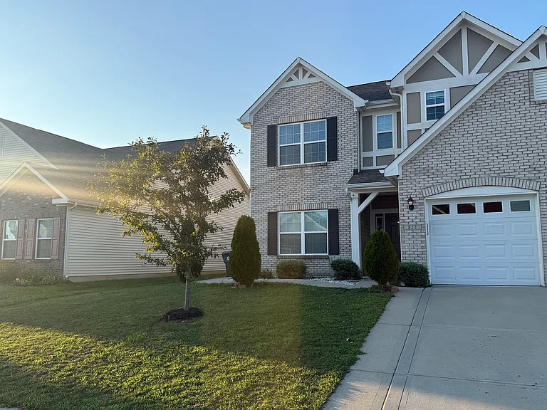 822 Blue Ash Trl — Photo 2