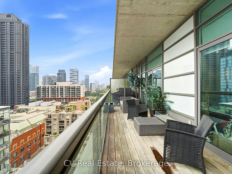 333 Adelaide St E #1414 — Photo 32