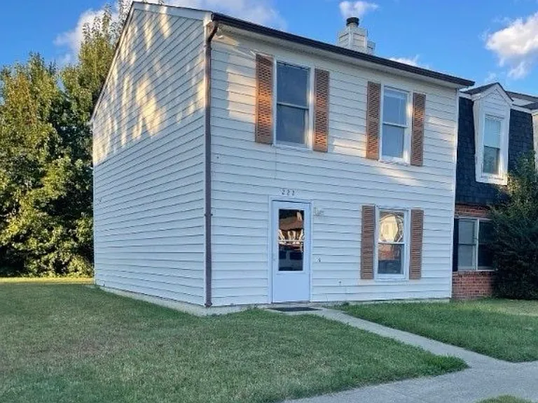 222 Knightsmanor Ct — Photo 1