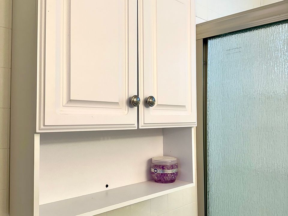 1st image of 39 Poplar Ave #2