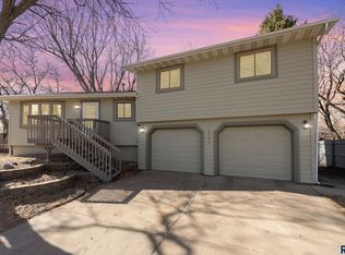 2305 S Royal Ct, Sioux Falls, SD 57106