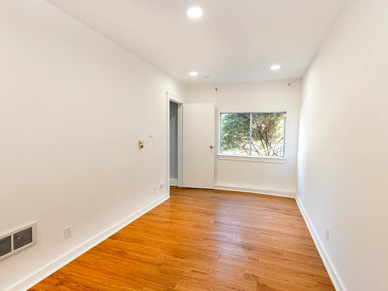 2921 Rawson St — Photo 34