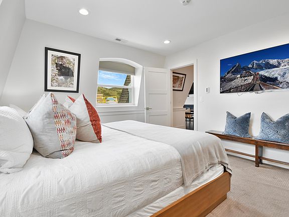 5th image of 1325 Lowell Ave #5018/5021
