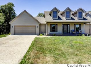 701 Glenhill Rd, Taylorville, IL 62568