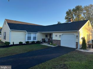 146 Arbor Meadow Dr, Sicklerville, NJ 08081