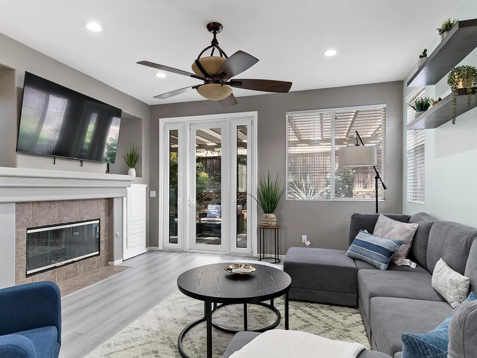 9961 Cambria Cir — Photo 1